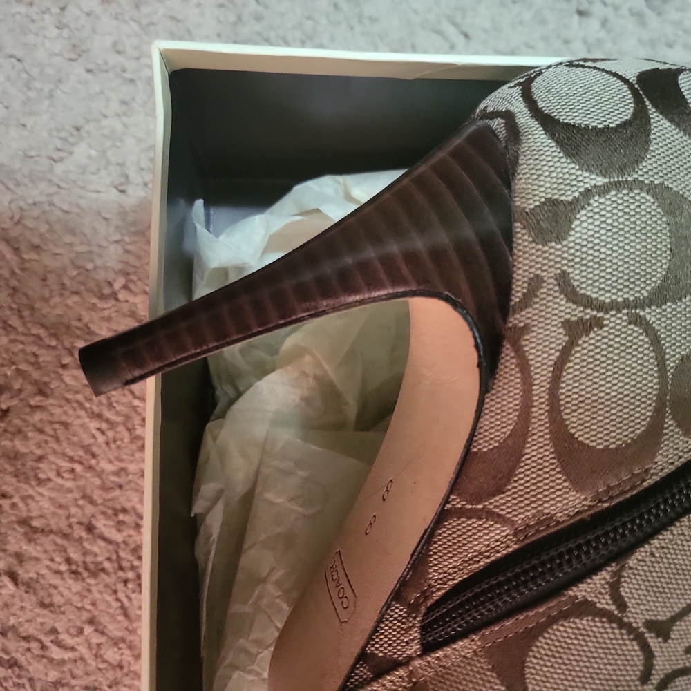 Boots - Picture 3 of 3
